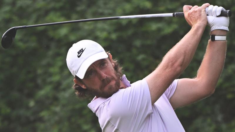 Flawless Fleetwood leads as McIlroy rallies