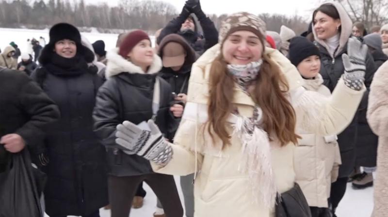 Watch: Frozen river hosts dance party in Kyiv