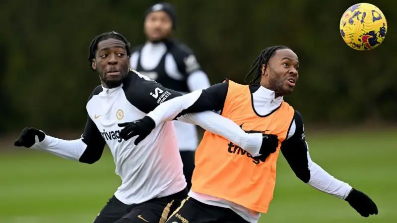 Rosenior hablará con Sterling y Disasi sobre el exilio del Chelsea