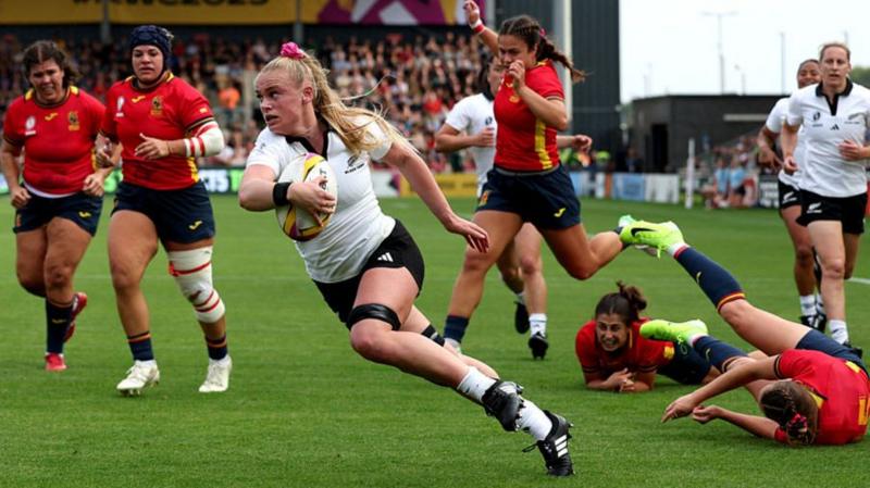New Zealand beat battling Spain with 13 players