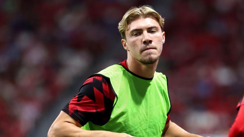 Hojlund Benched in Thrilling Man Utd vs Arsenal Season Opener