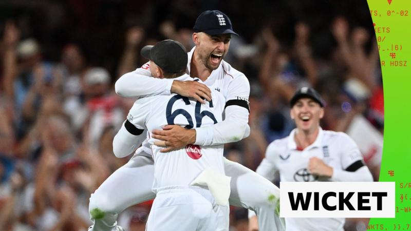 'Smith can't believe it!' - Jacks takes  stunning catch as England fight back