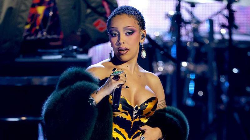 Doja Cat brushes off tour complaints from fans