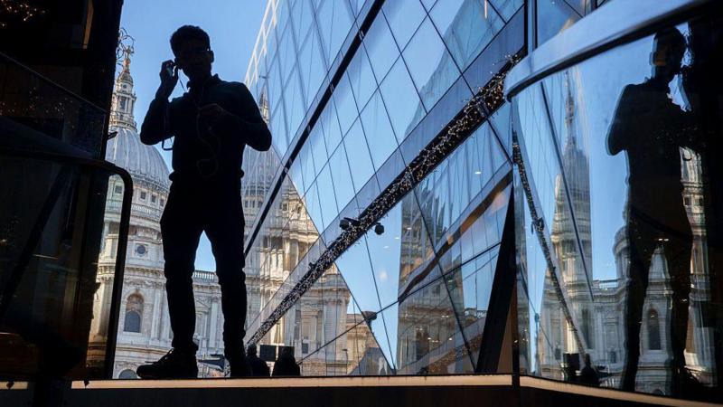 UK long-term borrowing costs reach 28-year high