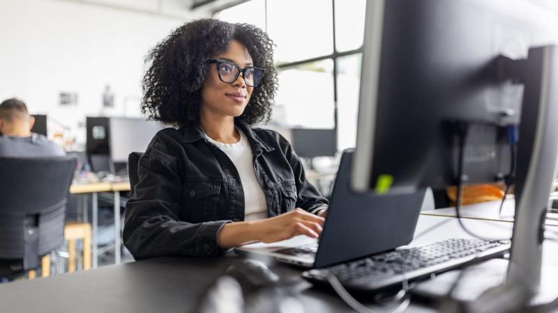 UK unemployment rate rises slightly to 5.1%