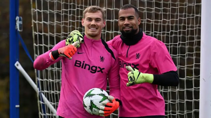 Chelsea will stick with current goalkeepers Sanchez and Jorgensen despite performance doubts 