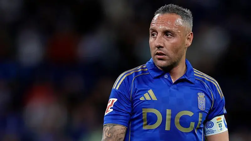 El excentrocampista del Arsenal, Cazorla, se retira a los 41 años.
