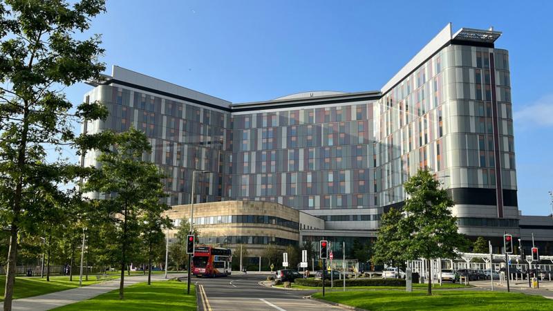 Swinney 'sorry' for Glasgow hospital distress but believes it is safe