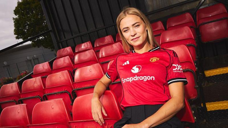 Man Utd Secures Ex-Barcelona Star Rolfo for Two-Year Deal!