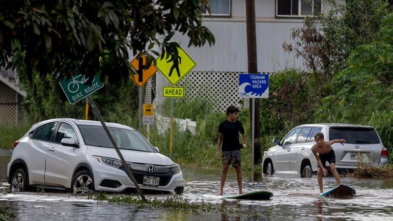 Hawaii storms have caused $1bn in damage, governor says