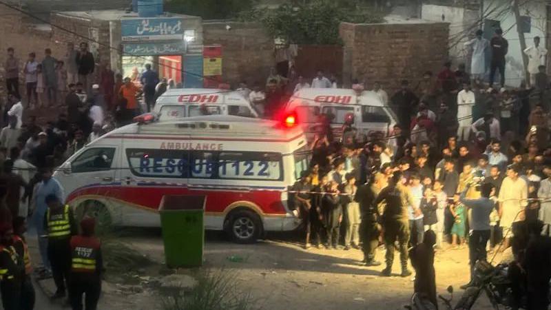 Roof collapse kills 14 schoolchildren in Pakistan