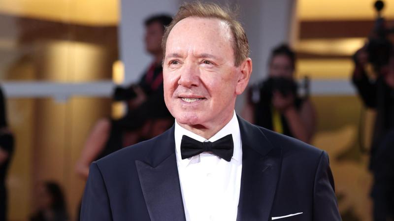Actor settles claim against theatre in Kevin Spacey assault case