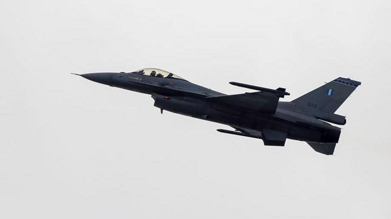Greek F-16 fighter jet crash-lands at busy Zakynthos airport