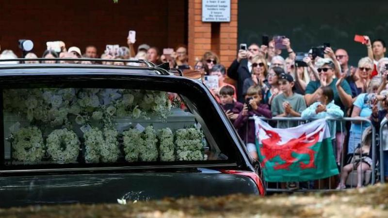 Emotional farewell to 'global, iconic superstar' Bonnie Tyler