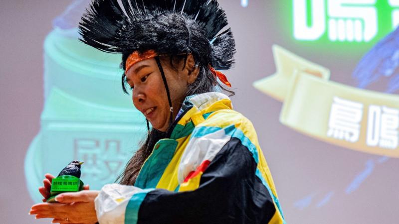 Hongkongers squawk-off in city's first bird call contest