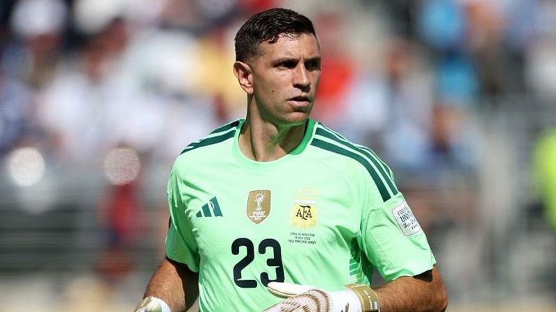 Chelsea in contact over move for Villa goalkeeper Martinez
