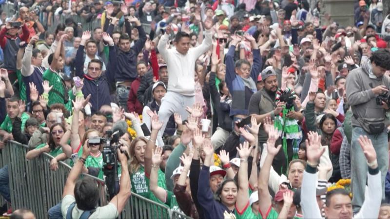 Mexico City attempts record-breaking wave