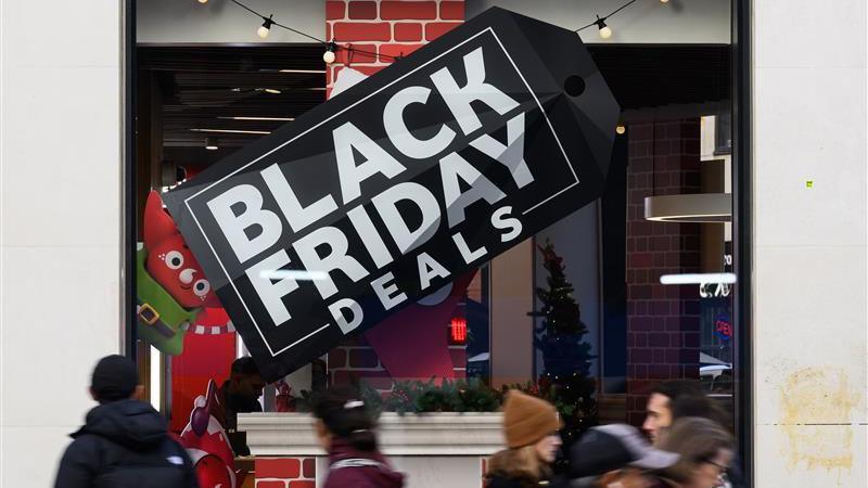 Arwydd mewn ffenest siop