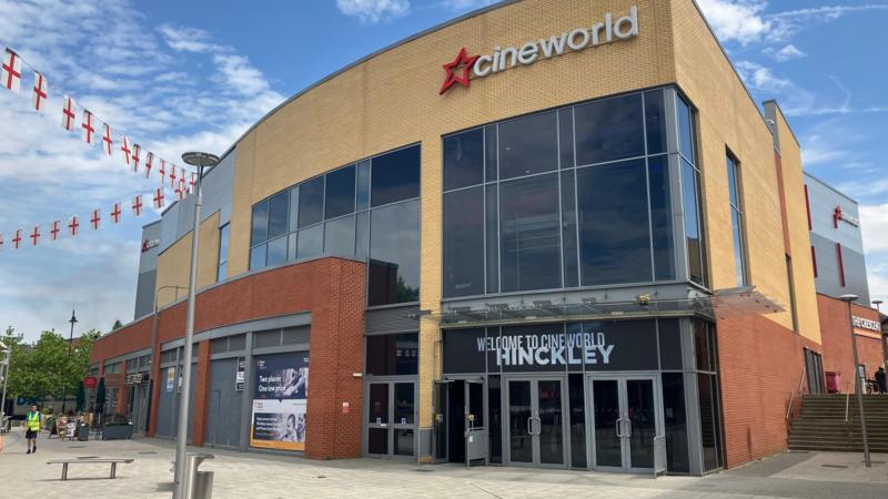 Bedford Cineworld will close this week after 34 years - BBC News