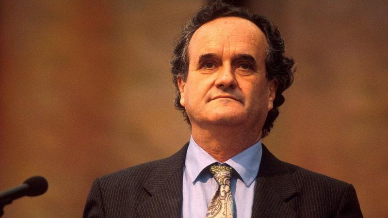 Mark Tully, the BBC's 'voice of India', dies aged 90