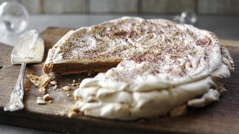 Cappuccino pavlova