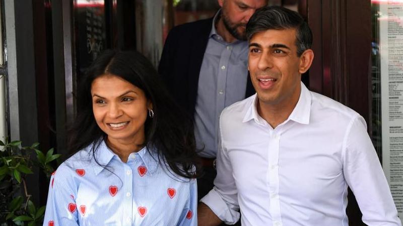 Rishi Sunak and his wife Akshara Murty