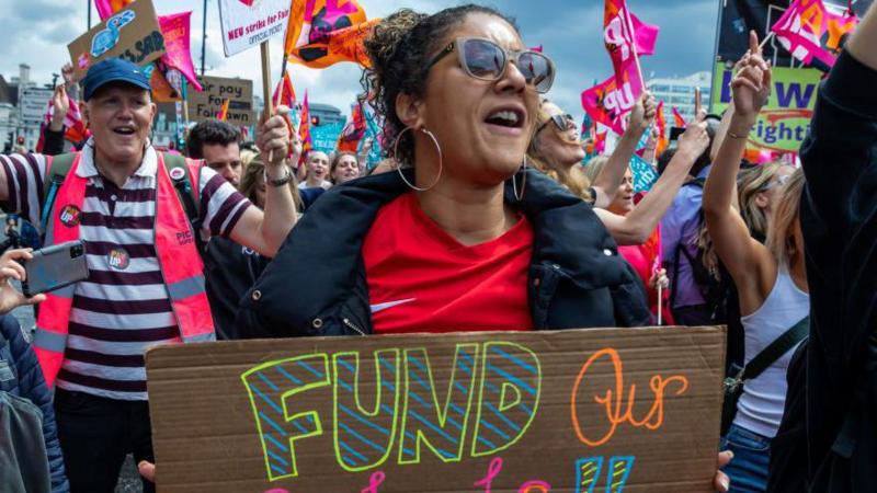 Teachers in England to vote on striking over pay