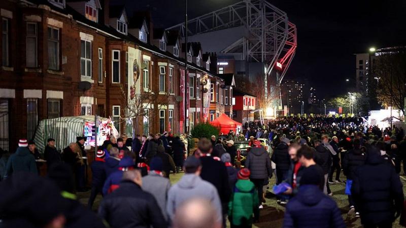 Threats, tears & £800 tickets - how Man Utd are trying to tackle touts