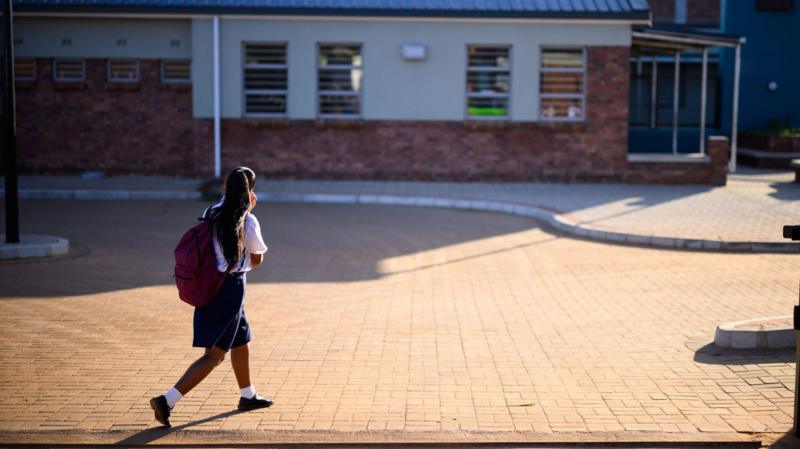All schools in England to get pupil attendance targets, government says