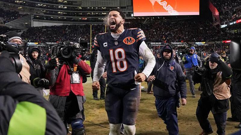 Bears score 25 points in epic final-quarter comeback to beat Packers
