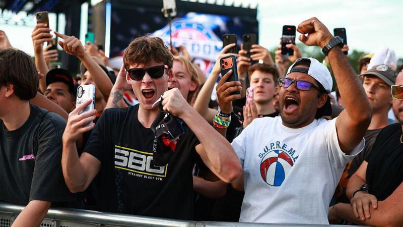 Thunderstorms threaten Trump's UFC cage fight on the White House lawn