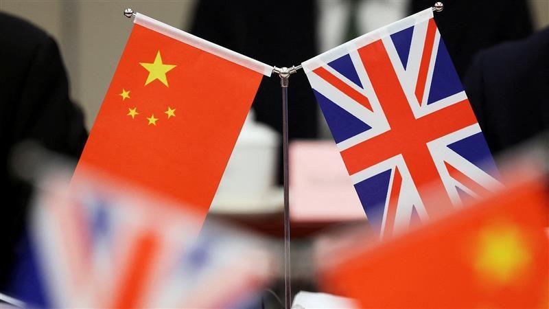 A Chinese and UK flag