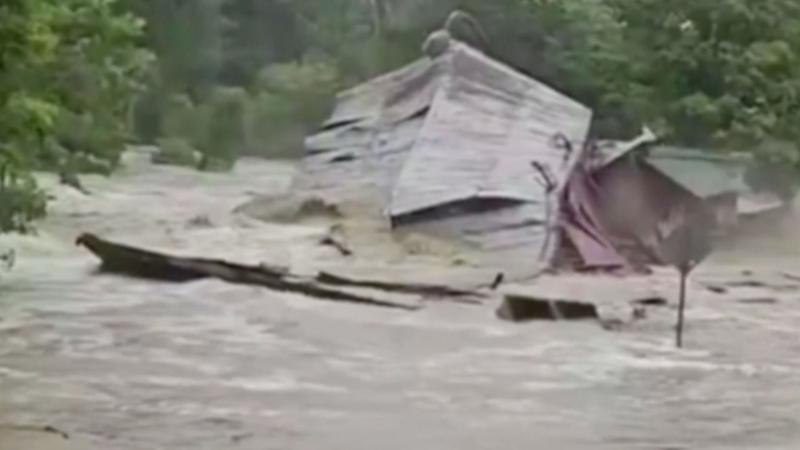 Flash flooding destroys structures, submerges roads in Northeast US