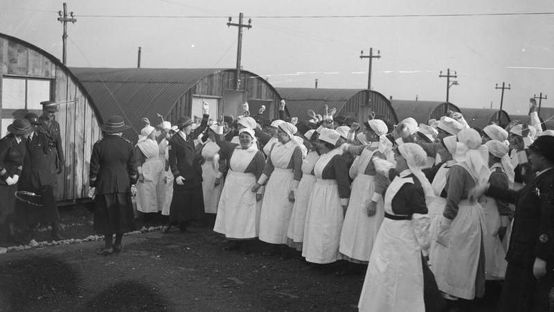 nyrsys a gwirfoddolwyr y Groes Goch yn Le Treport ym 1918.