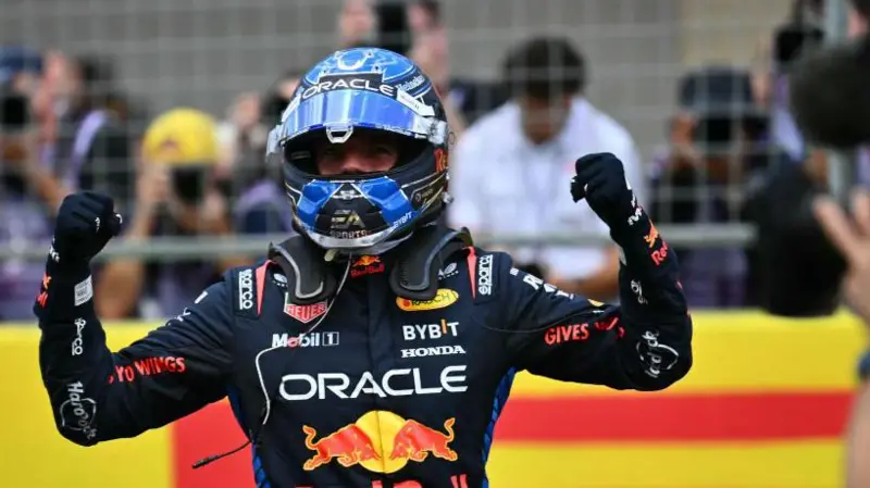 Verstappen wins US sprint to extend title lead