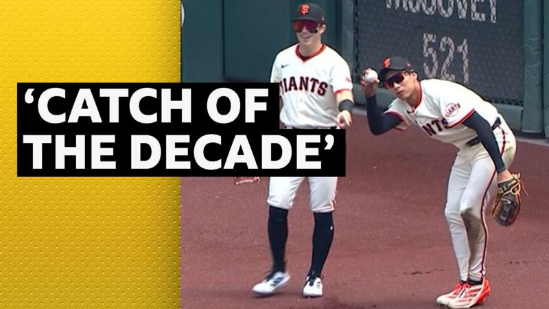 Watch: Giants outfielder catches ball with his knees