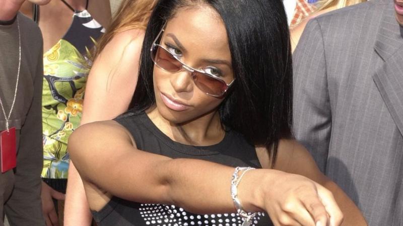 R. Kelly: The history of his crimes and allegations against him - BBC News