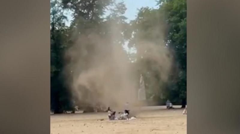 'Dust devil' spins through London park