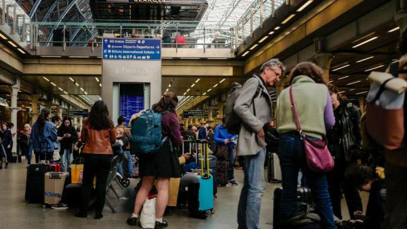 Eurostar passengers told to postpone journeys