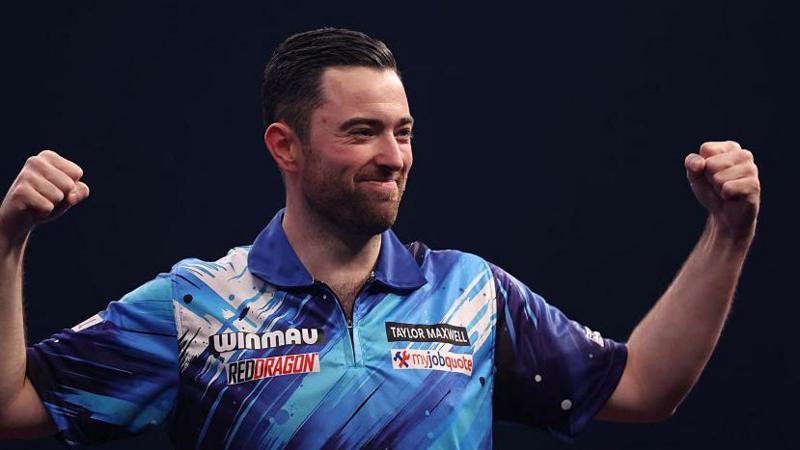 Humphries hits nine-darter in World Masters win