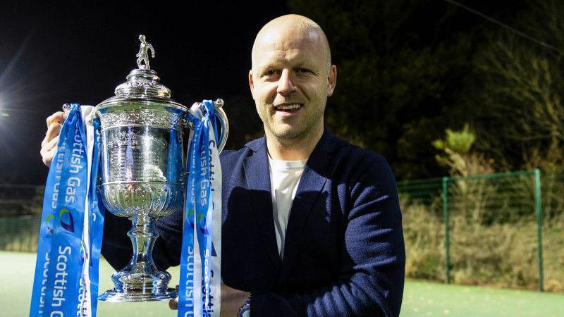 Steven Naismith with a replica of the Scottish Cup