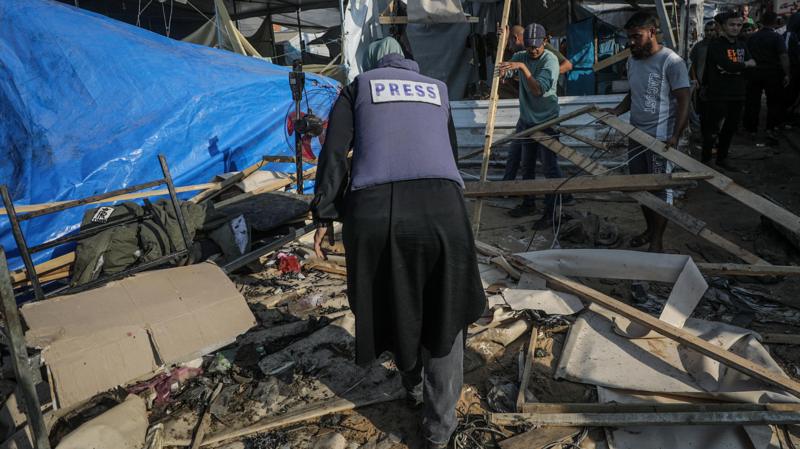 UK backs call for Israel to allow foreign media in Gaza