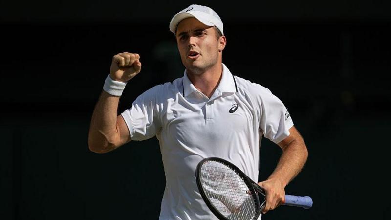 Fery wins on return as Djokovic struggles in heat