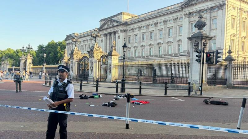 E-scooter and officer collide near Buckingham Palace