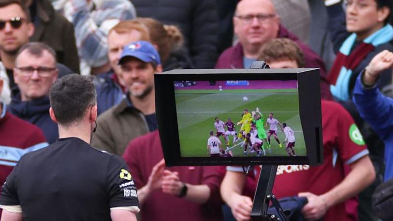 Rooney praises 'really good' VAR call in Arsenal win