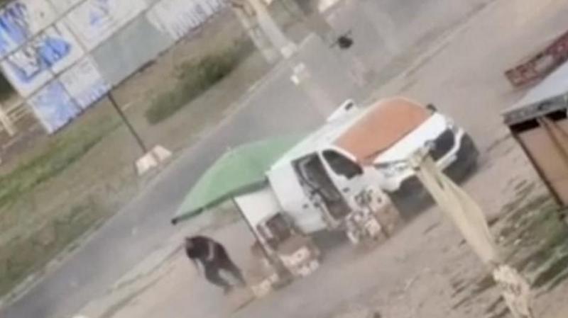 Video shows Russian drone chasing Ukrainian street vendor in 'human safari' attack