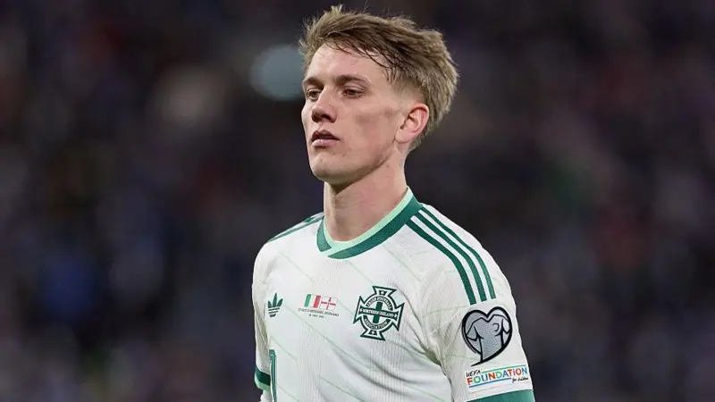 Galbraith espera tener más minutos en el centro del campo en Swansea.