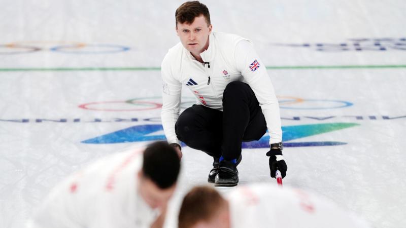 Mouat bounces back as men's curling favourites GB start with win