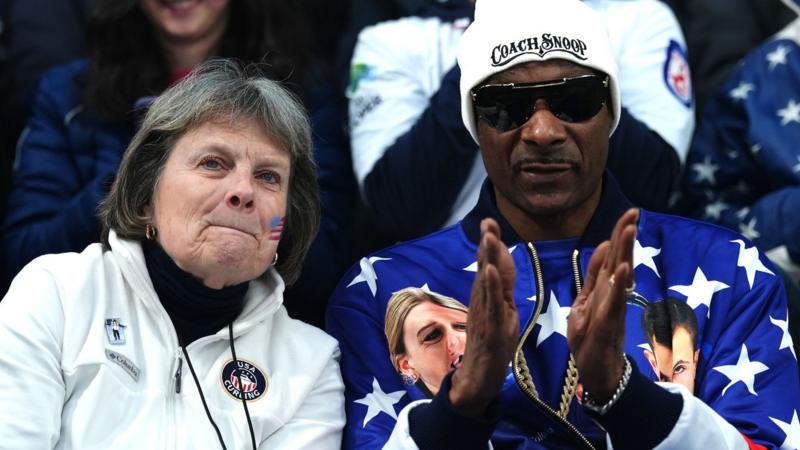 Snoop requests selfie after GB curlers shine again
