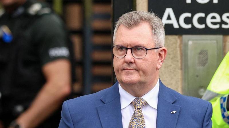 Donaldson to give up knighthood and seat on Privy Council